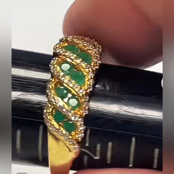14k Natural Emerald and Diamond Ring. - Picture 3 of 4